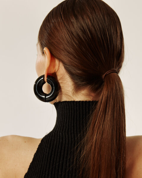 Large Stratus Hoops_ Pepper_ 230914_uncommon-matters_nina-raasch_05_sRGB_3000px