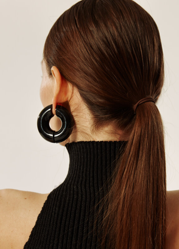 Large Stratus Hoops_ Pepper_ 230914_uncommon-matters_nina-raasch_05_sRGB_3000px