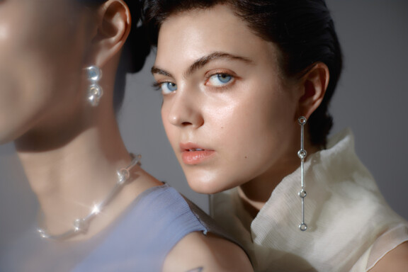 KCEA06 Long Knot Stick Earring model image 1