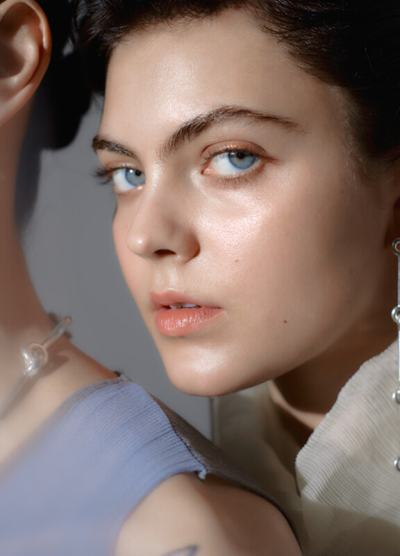 KCEA06 Long Knot Stick Earring model image 1