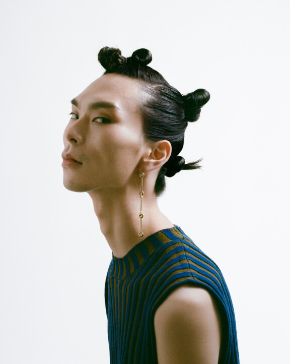 KCEA06 Long Knot Stick Earring model image 4