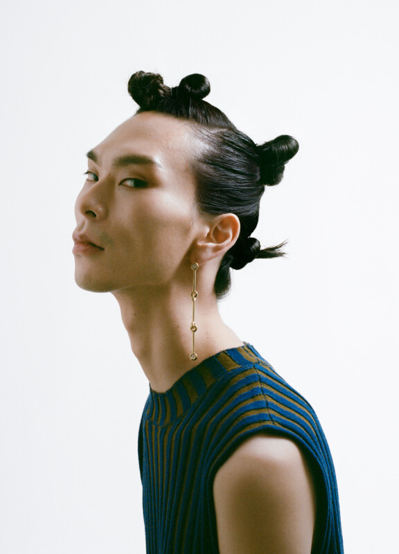 KCEA06 Long Knot Stick Earring model image 4